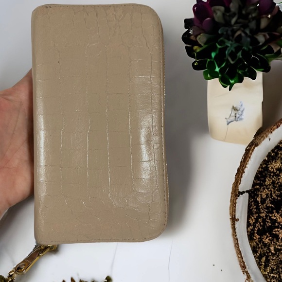 MIU MIU Vernice Crocodile Embossed Calfskin Zip Around Wallet neutral #H038 - Picture 6 of 6